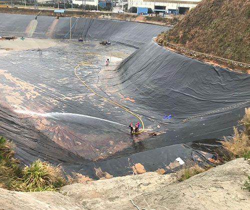 梨林镇废水池清理