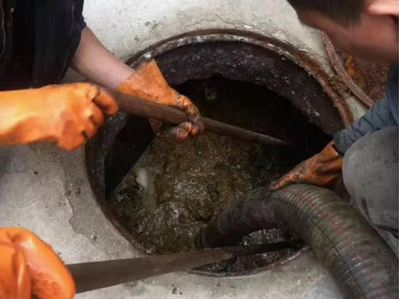 梨林镇清理化粪池时如何避免沼气的危害?